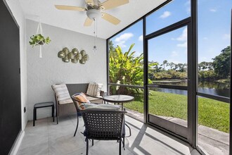 406 Harbour Pointe Way in Greenacres, FL - Foto de edificio - Building Photo