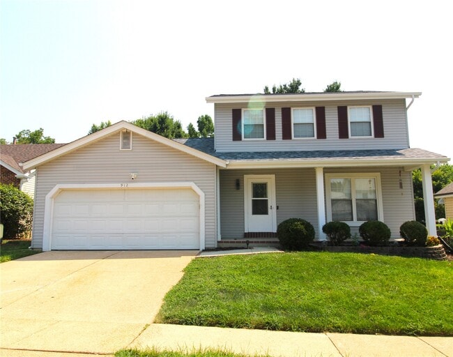 property at 912 Oakwood Farms Ln