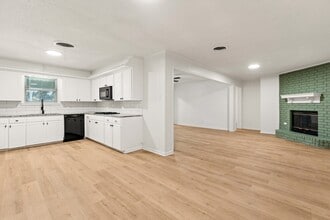 112 Dawn Dr in Robinson, TX - Building Photo - Building Photo