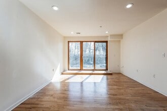 17 Meadow Rd in Rutherford, NJ - Building Photo - Building Photo