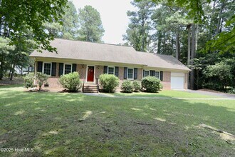 202 Haldane Dr in Southern Pines, NC - Building Photo - Building Photo