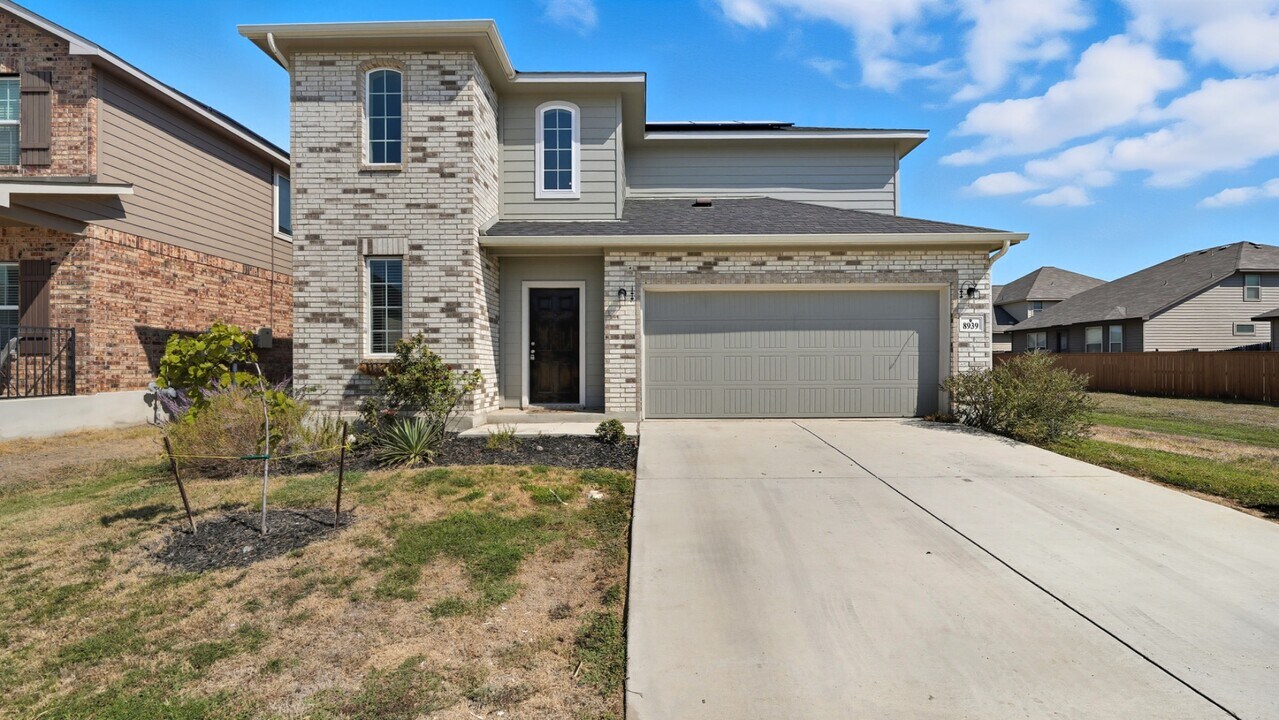 8939 Arundal Garden in Converse, TX - Building Photo