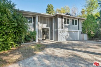20001 Gypsy Ln in Los Angeles, CA - Building Photo - Building Photo