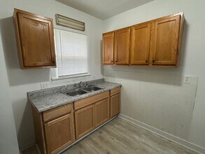 961-963 Eastern Ave SE in Grand Rapids, MI - Building Photo - Building Photo