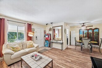 2 N Fernwood Ave, Unit 24 in Clearwater, FL - Foto de edificio - Building Photo