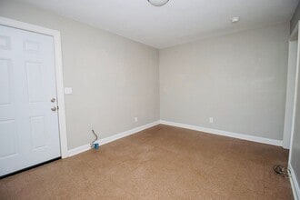 811 Central Dr in West Columbia, SC - Building Photo - Building Photo