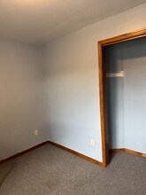 3850 N Shore Dr in Menominee, MI - Foto de edificio - Building Photo