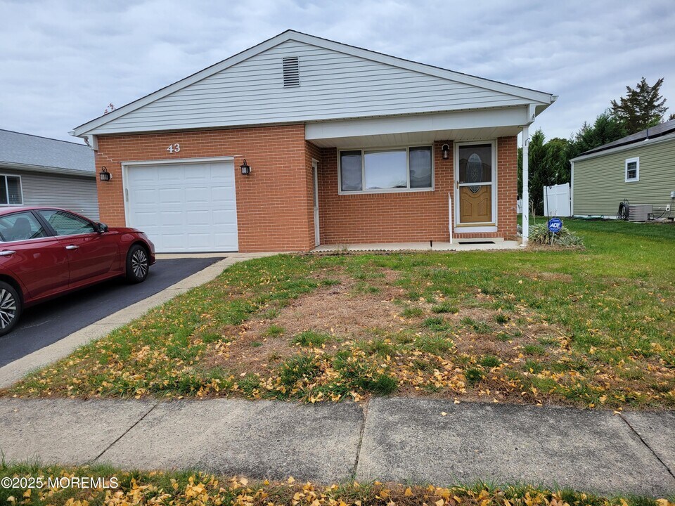 43 Rodhos St in Toms River, NJ - Building Photo