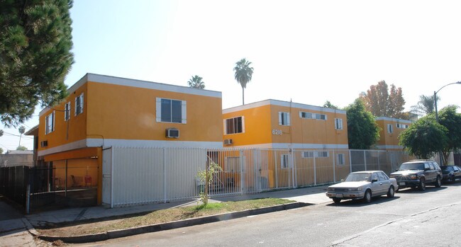 6212 Cedros Ave in Van Nuys, CA - Building Photo - Building Photo