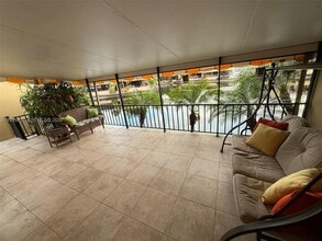 16005 Kingsmoor Way in Miami Lakes, FL - Building Photo - Building Photo