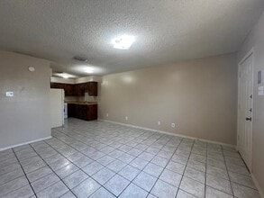 1502 E San Pedro St in Laredo, TX - Building Photo - Building Photo
