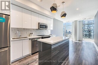 103 The Queensway in Toronto, ON - Building Photo - Building Photo