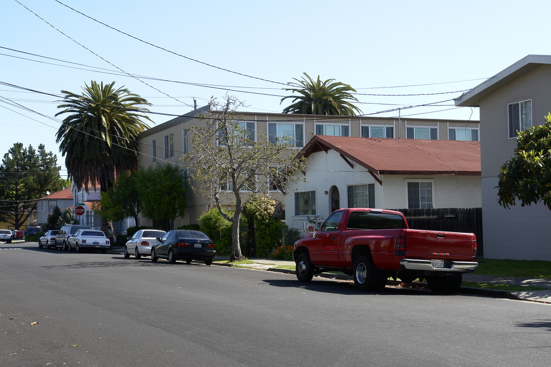 486 Beech St in Redwood City, CA - Building Photo