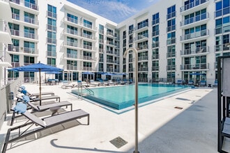 Platform 3750 Apartment Homes in Coconut Grove, FL - Building Photo - Building Photo
