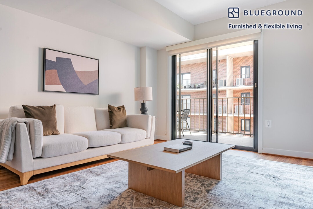 2500 Clarendon Blvd in Arlington, VA - Building Photo