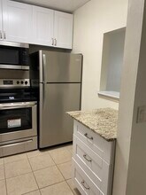 423 Chatham U in West Palm Beach, FL - Building Photo - Building Photo