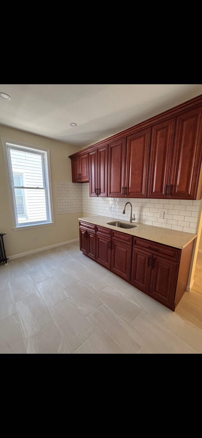 740 Revere Ave, Unit 2 in Bronx, NY - Foto de edificio - Building Photo