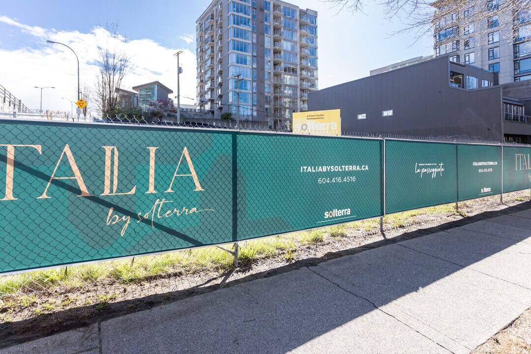 Italia in Vancouver, BC - Building Photo