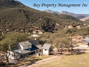 45251 E Carmel Valley Rd in Greenfield, CA - Foto de edificio - Building Photo