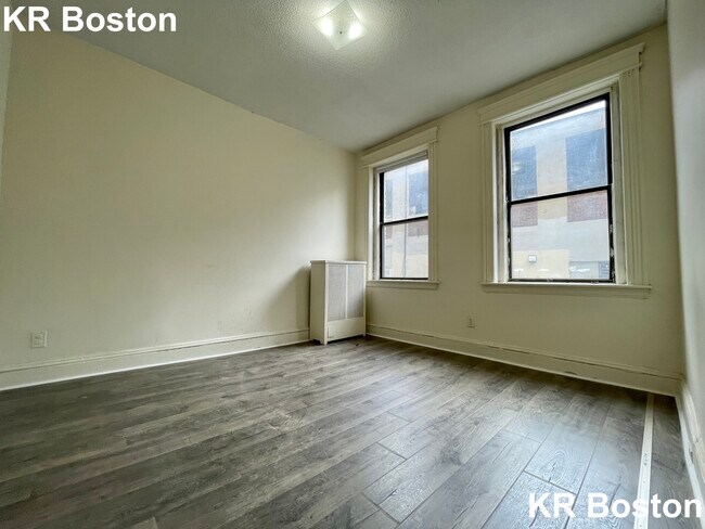 1267 Commonwealth Ave in Boston, MA - Building Photo - Building Photo
