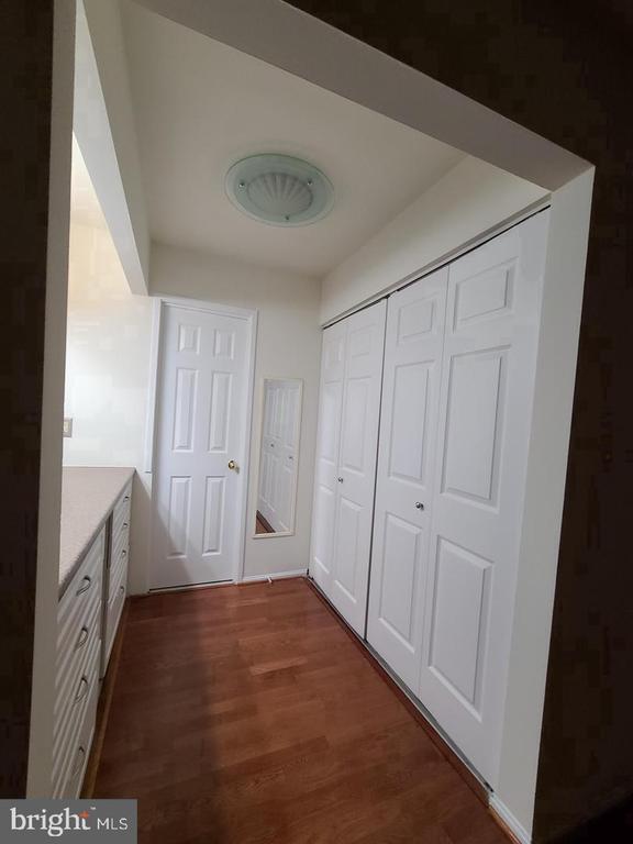 7802 Dassett Ct in Annandale, VA - Building Photo - Building Photo