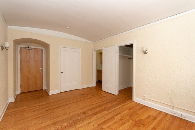 532 W Arlington Pl, Unit A04C in Chicago, IL - Building Photo - Building Photo