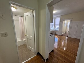 1152 Commonwealth Ave, Unit 2A in Brookline, MA - Building Photo - Building Photo