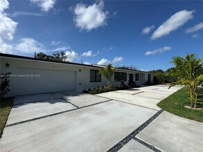 10055 SW 135th St in Miami, FL - Building Photo - Building Photo