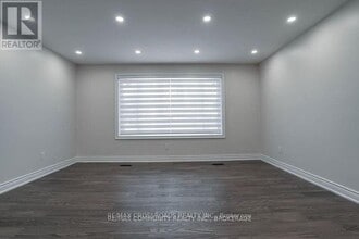 105 Brimorton Dr in Toronto, ON - Building Photo - Building Photo