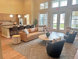 Springhouse Square in Charlotte, NC - Building Photo