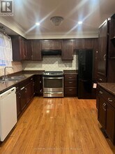 18 Junewood Crescent in Brampton, ON - Building Photo - Building Photo