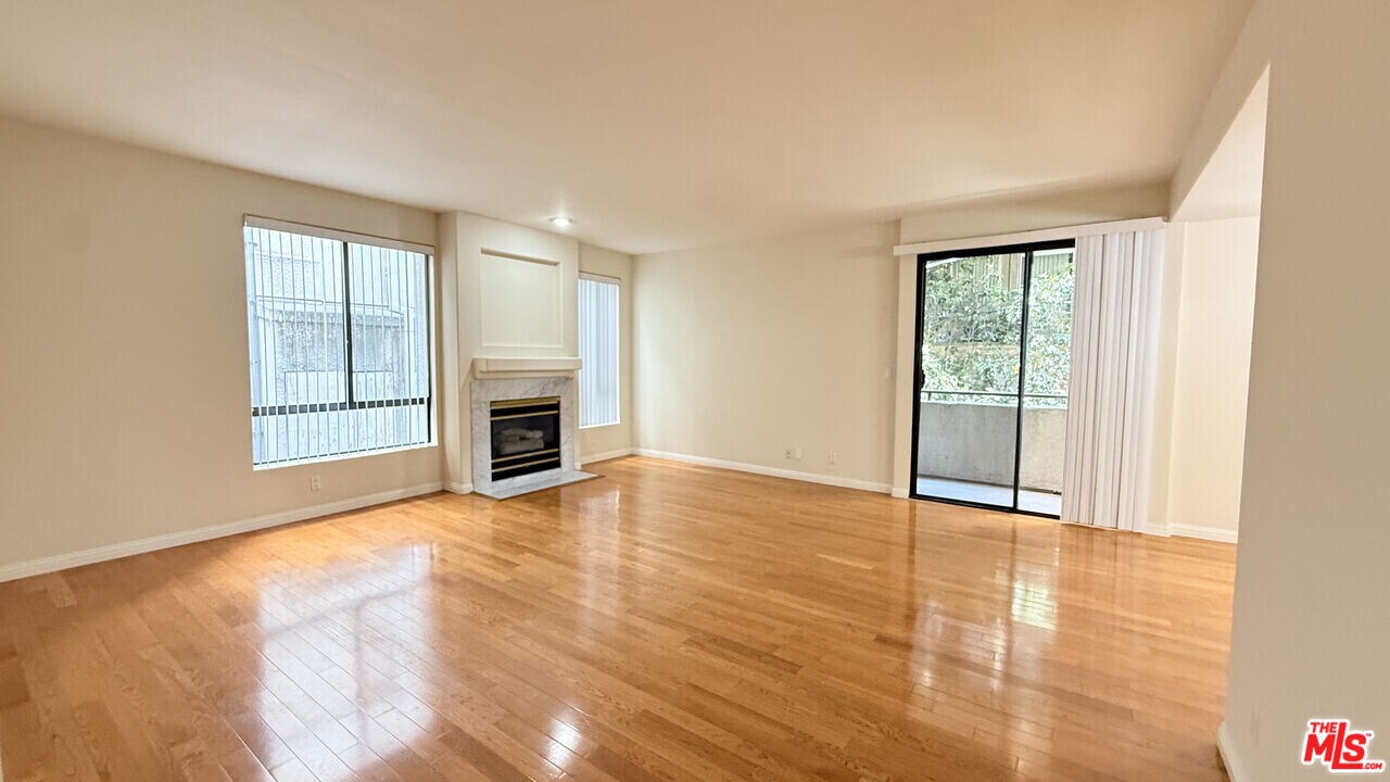 910 S Bedford St in Los Angeles, CA - Building Photo