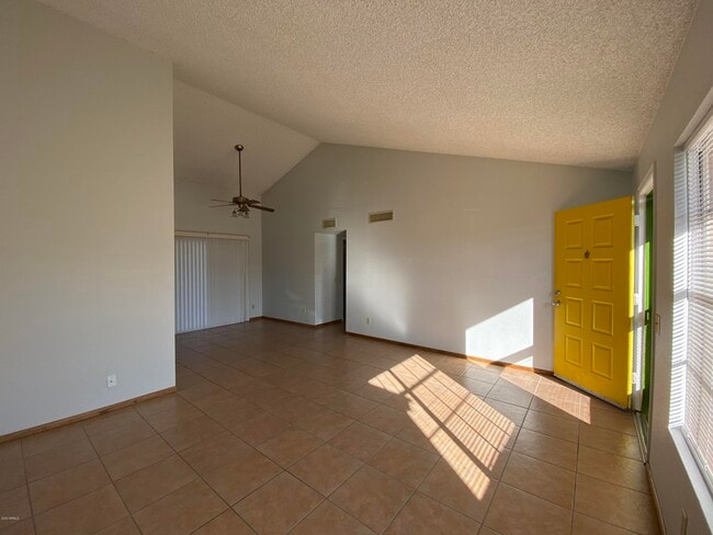 6932 W Paradise Dr in Peoria, AZ - Building Photo - Building Photo