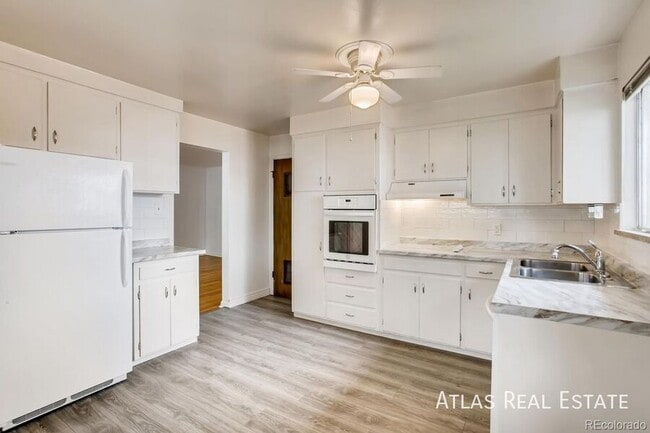 1304 W Crestline Ave in Littleton, CO - Building Photo - Building Photo