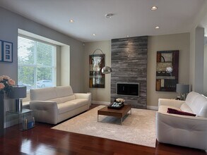 6841 Burns St in Burnaby, BC - Building Photo - Building Photo