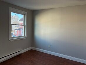 102 Pleasant St in Gloucester, MA - Building Photo - Building Photo