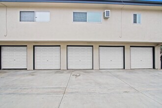 14075 Ash St, Unit C in Westminster, CA - Foto de edificio - Building Photo
