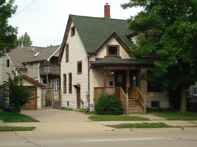 1822 Charles St in Rockford, IL - Foto de edificio