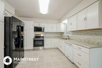 838 E 125th Terrace in Olathe, KS - Foto de edificio - Building Photo