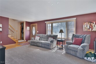 144 Green Bay Dr in Youngstown, OH - Foto de edificio - Building Photo