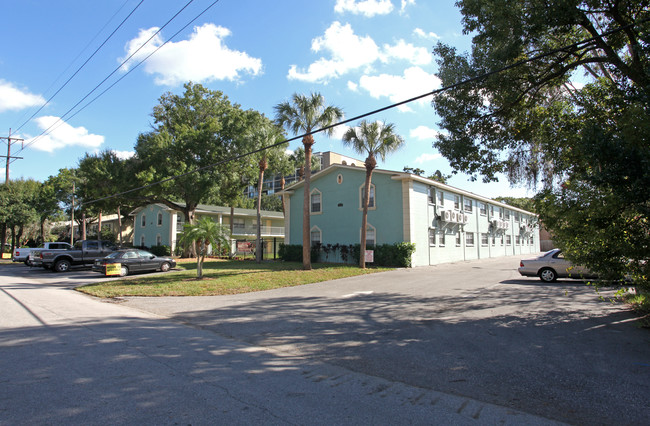 Tara House West Apartments in Tampa, FL - Building Photo - Building Photo