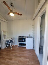 5725 Burnet Ave, Unit Studio Efficiency Guest House in Van Nuys, CA - Foto de edificio - Building Photo