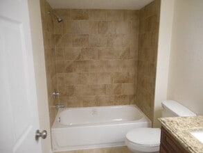 1260 Wildwood Lakes Blvd in Naples, FL - Foto de edificio - Building Photo