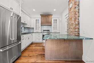 890 W Ferry St in Buffalo, NY - Building Photo - Building Photo