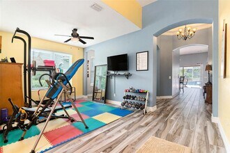 9026 Cliff Lake Ln in Tampa, FL - Foto de edificio - Building Photo