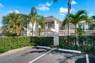 Harbor Beach House Apartments in Fort Lauderdale, FL - Building Photo - Building Photo