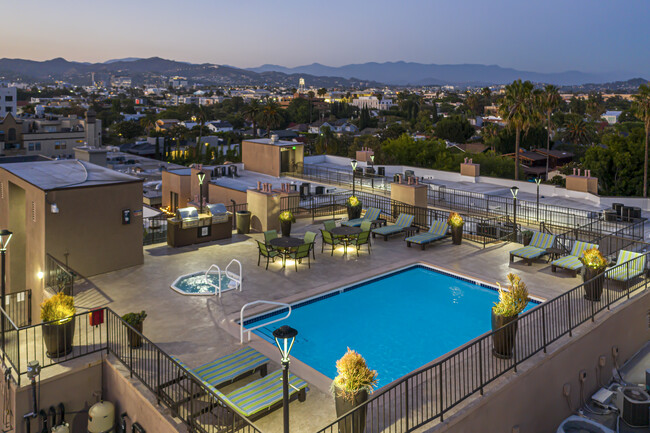 Chelsea Court Apartments in Los Angeles, CA - Foto de edificio - Building Photo