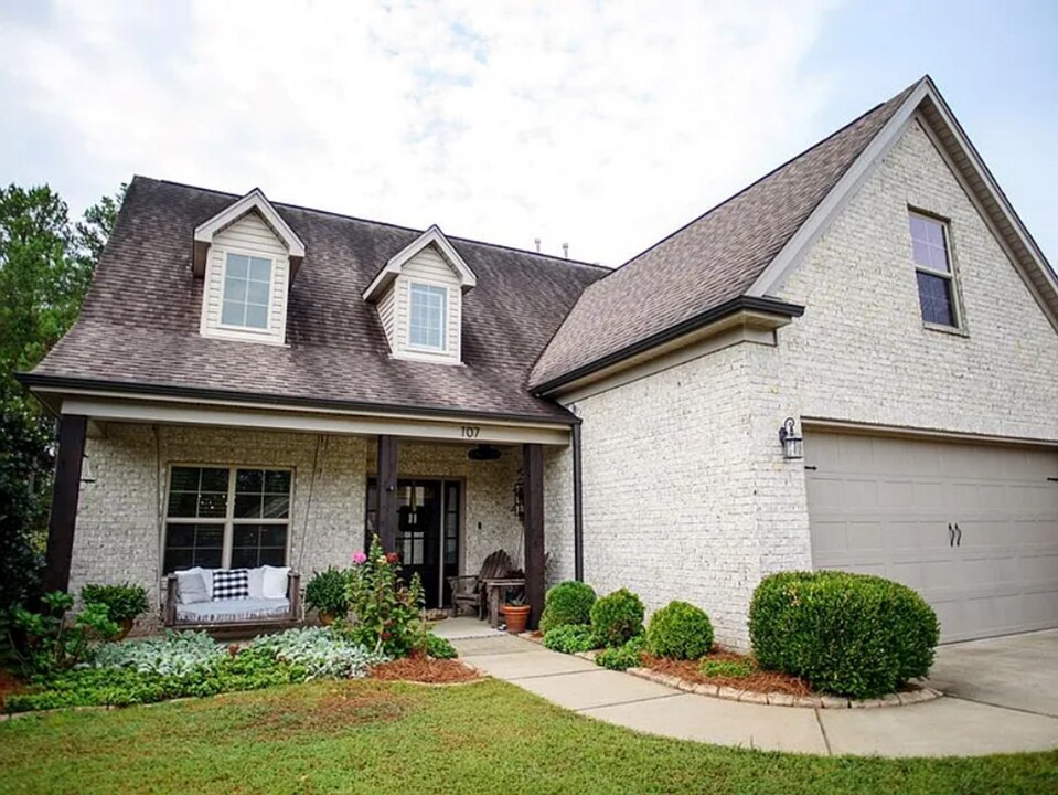 107 Lakes Dr S in Oxford, MS - Building Photo