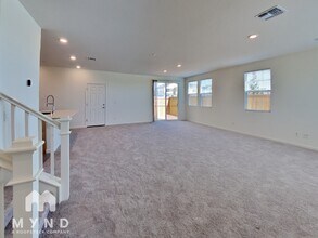 8207 C Lopez Jr Wy in Elk Grove, CA - Building Photo - Building Photo