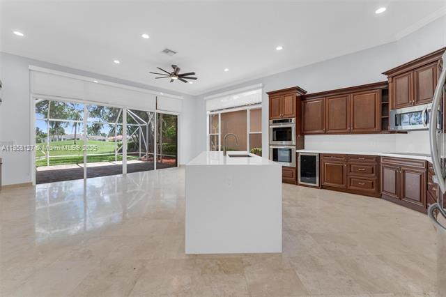 2468 Bay Isle Ct in Weston, FL - Building Photo - Building Photo